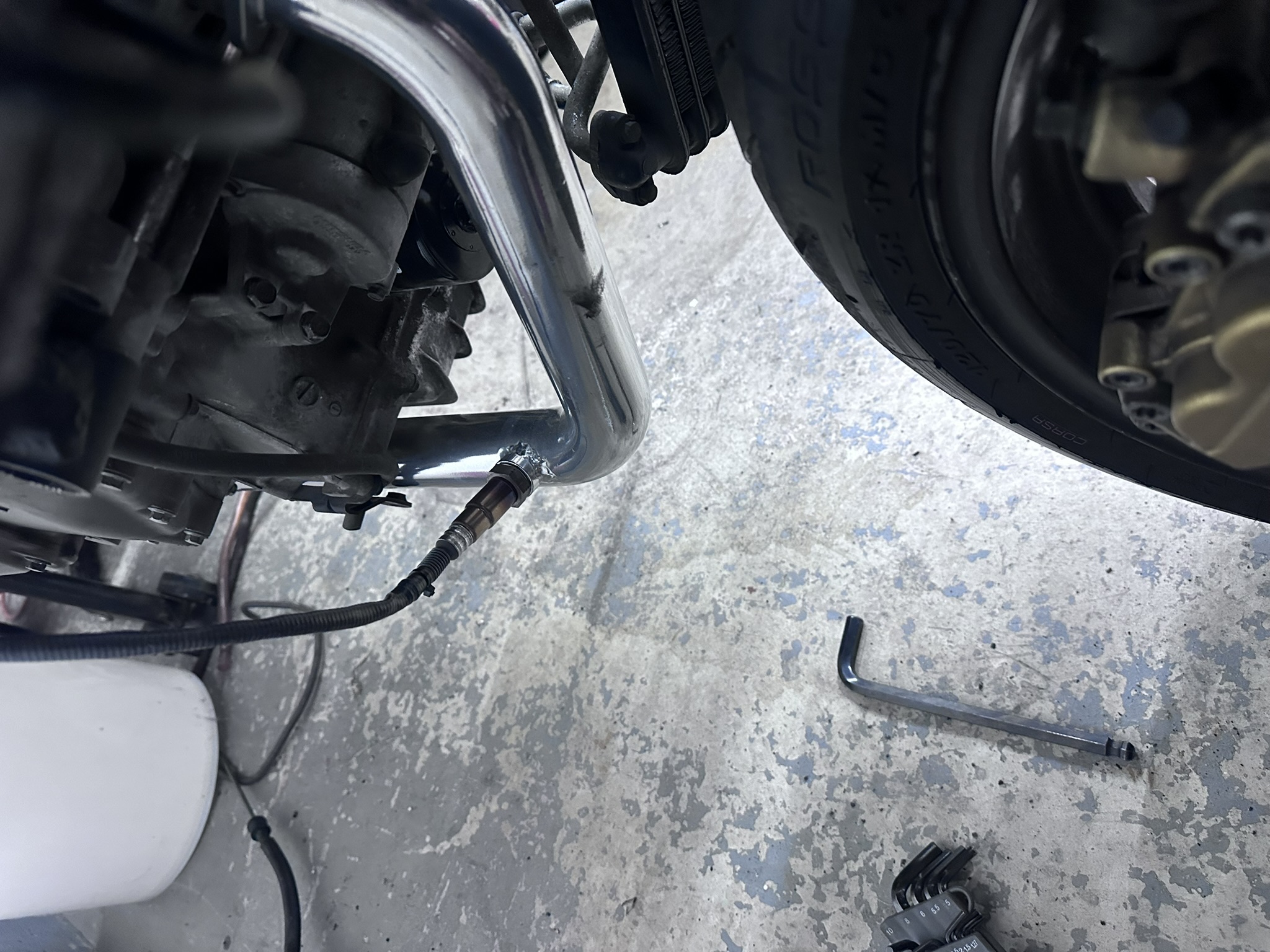 O2 Sensor Bung Location – Front Cylinder